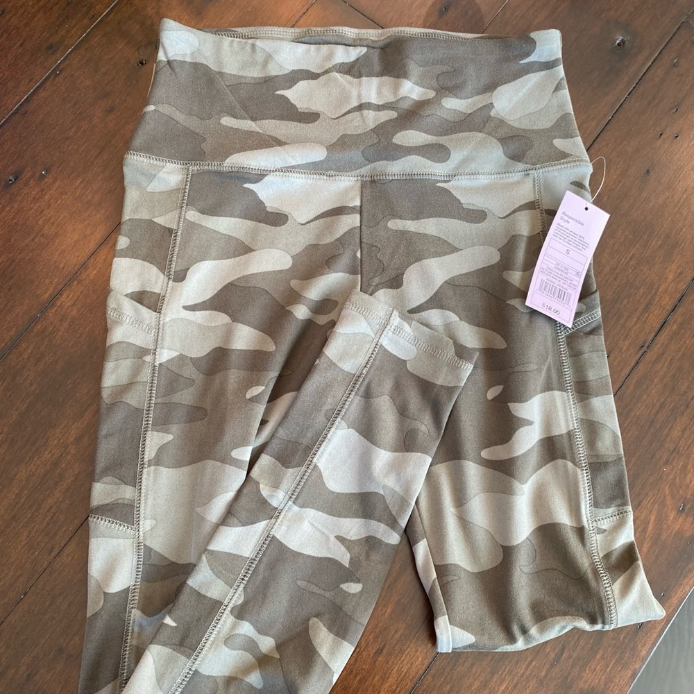 WILD FABLE Women's High Rise Classic Camo Print Leggings, Small - Picture 4 of 6